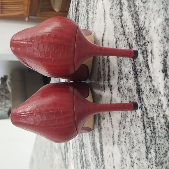 Stuart weitzman red croc heels - Picture 7 of 13